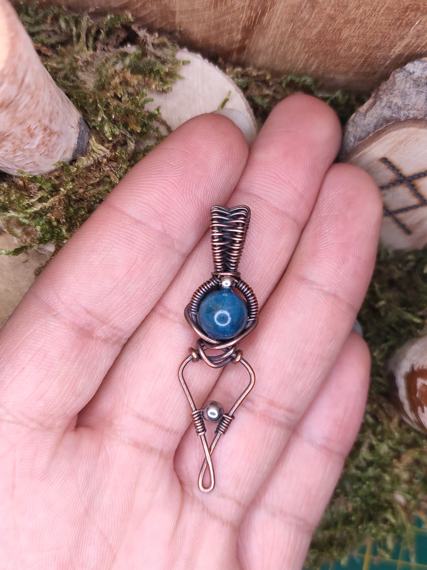 Petit pendentif elfique perle d'apatite