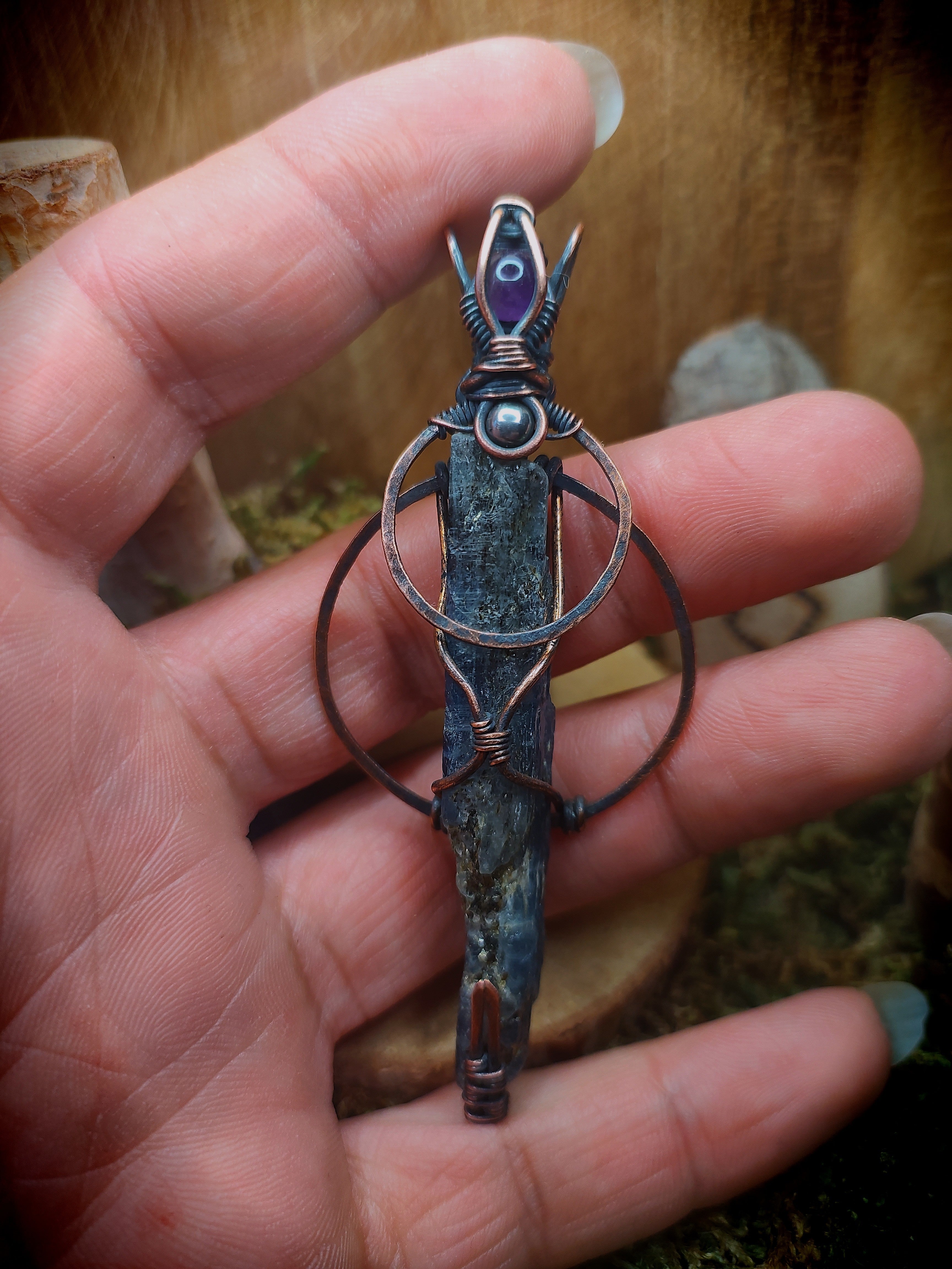 Pendentif "Cercle de cyanite alchimique"