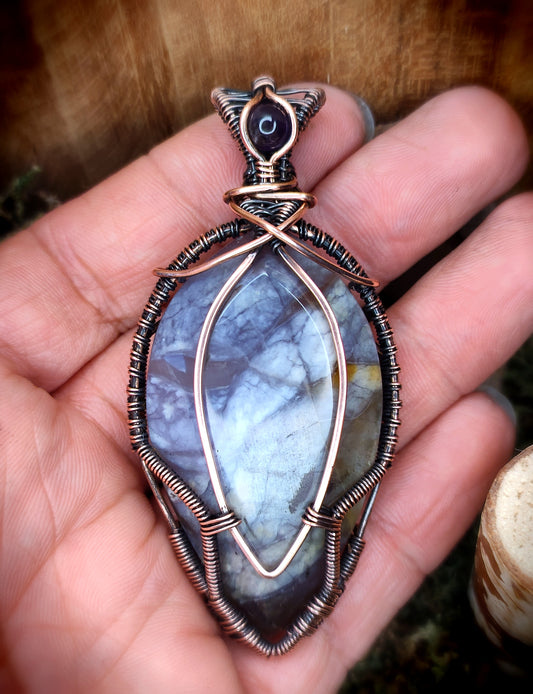 Pendentif "Feuille de Chalcédoine violette"